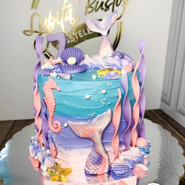 Pastel con decoración marina en morado y azul para cumpleaños- Lupita bustos