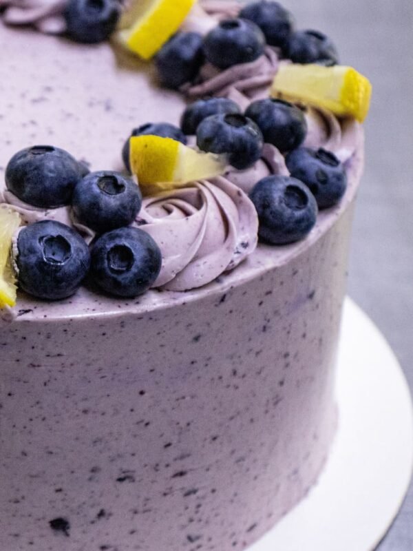 Pastel de Limon Con Blueberry y semilla de amapola